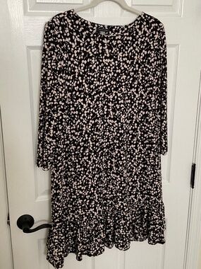 Tommy Hilfiger black & cream long sleeve dress. Size 14.  Has stretch.  Like new